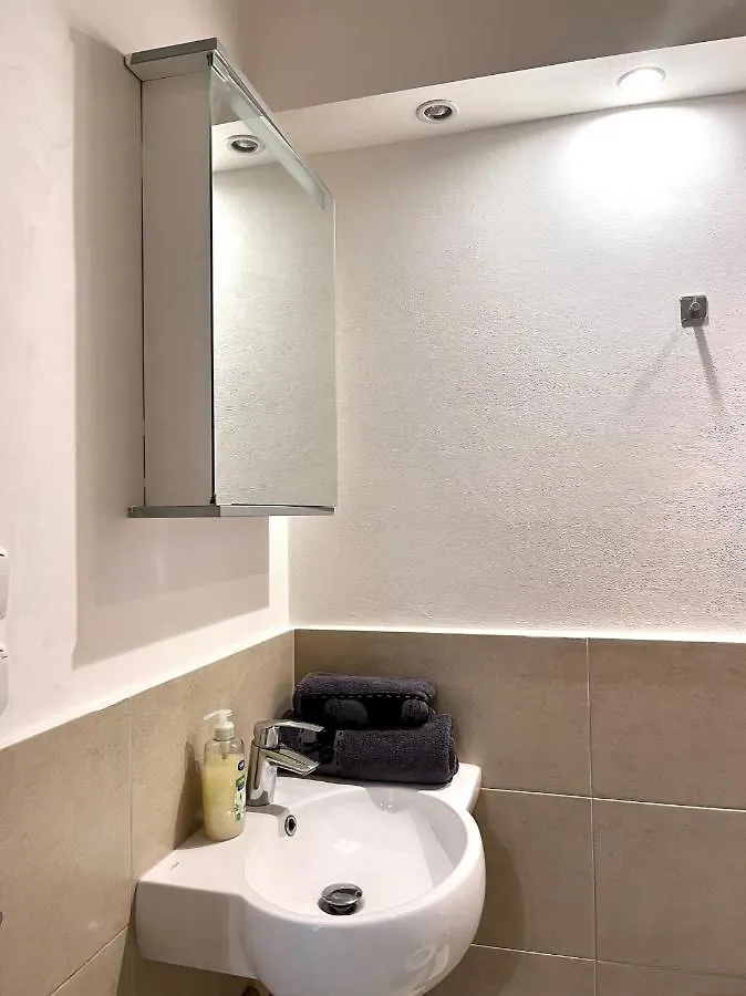 Quiet Apartment Close To Center Praga